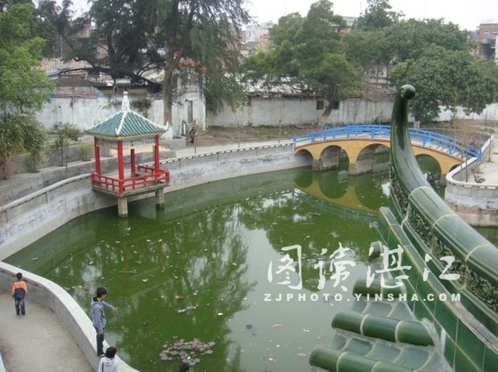 饱尝地方特色美食后,我们来到安铺中山公园小憩