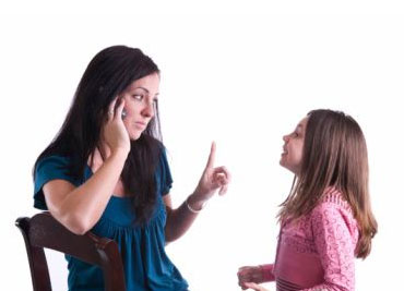 1,打断你讲话   孩子可能有时会很兴奋想要告诉你一些事情